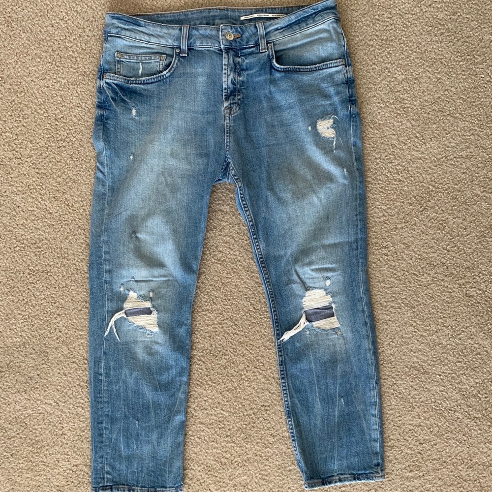 ZARA WOMAN DISTRESSED STRAIGHT LEG MOM JEANS